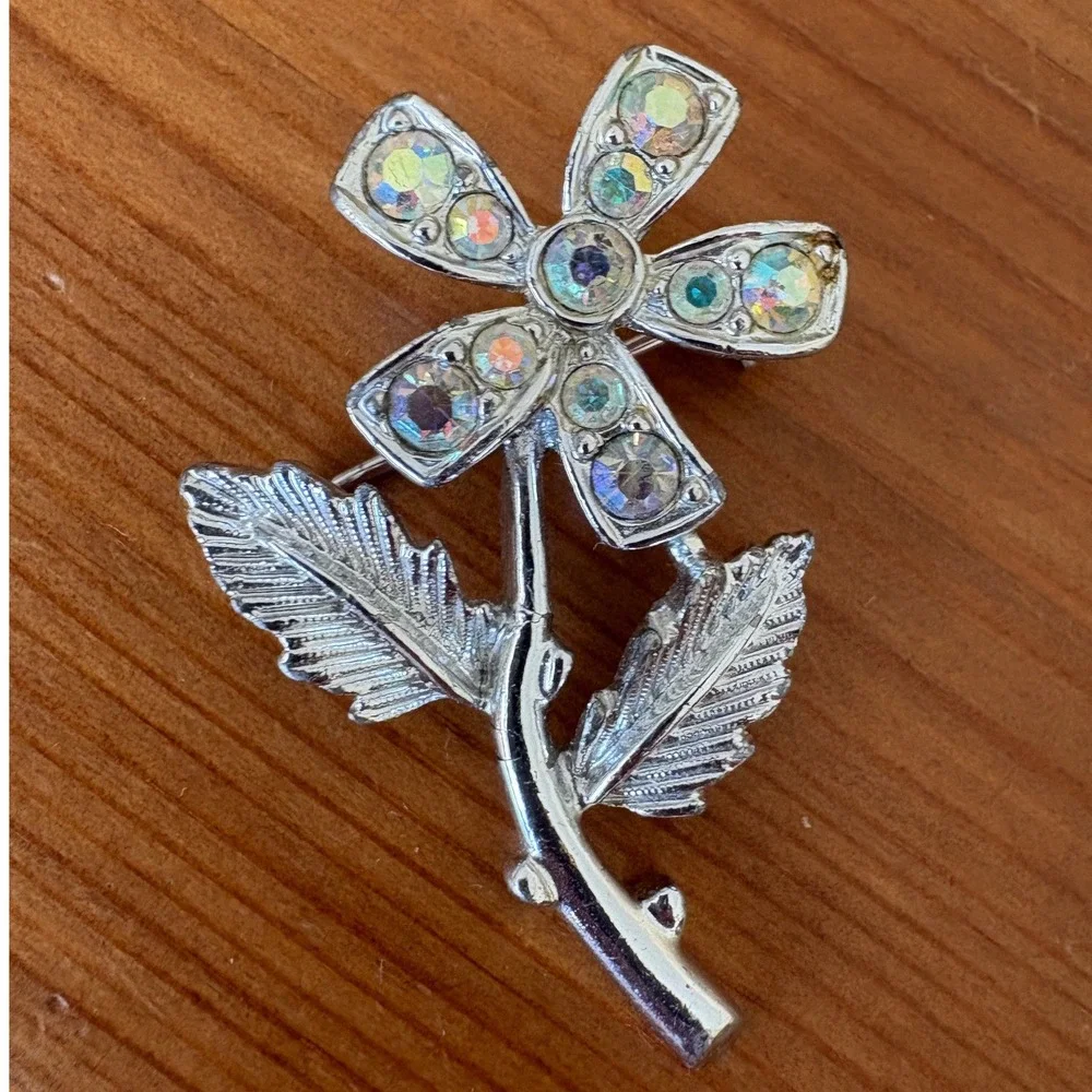 Sarah Coventry Vintage Silver Tone AB Rhinestone Flower Brooch Pin‎ Indie Sleaze